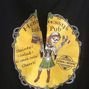 Hennessy’s Irish Pub Short Sleeve Graphic Tee M
